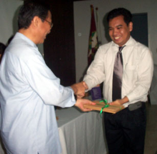 Me receiving two copies of the Plaridel Journal from Dean Nicanor G. Tiongson (26 February 2004, CMC auditorium)